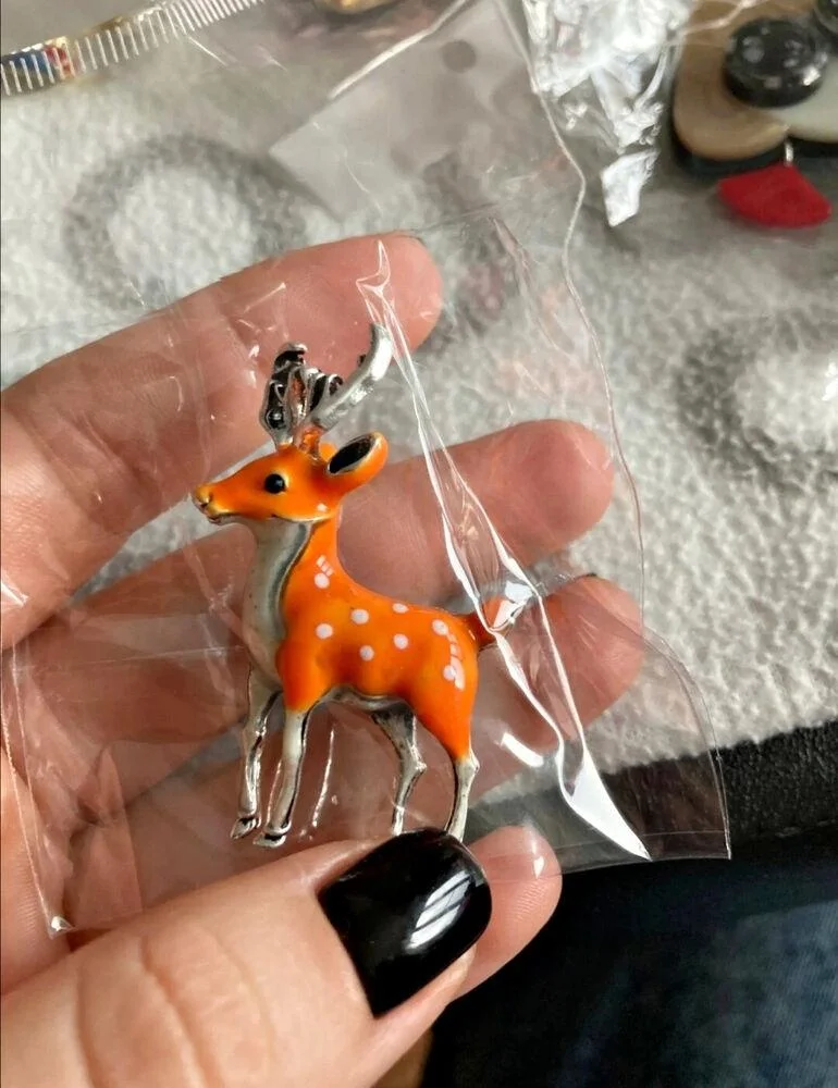 

Exquisite Drip Glazed Sika Deer Brooch Women's Cute Cartoon Animal Pin Corsage Fashion Clothing Accessories