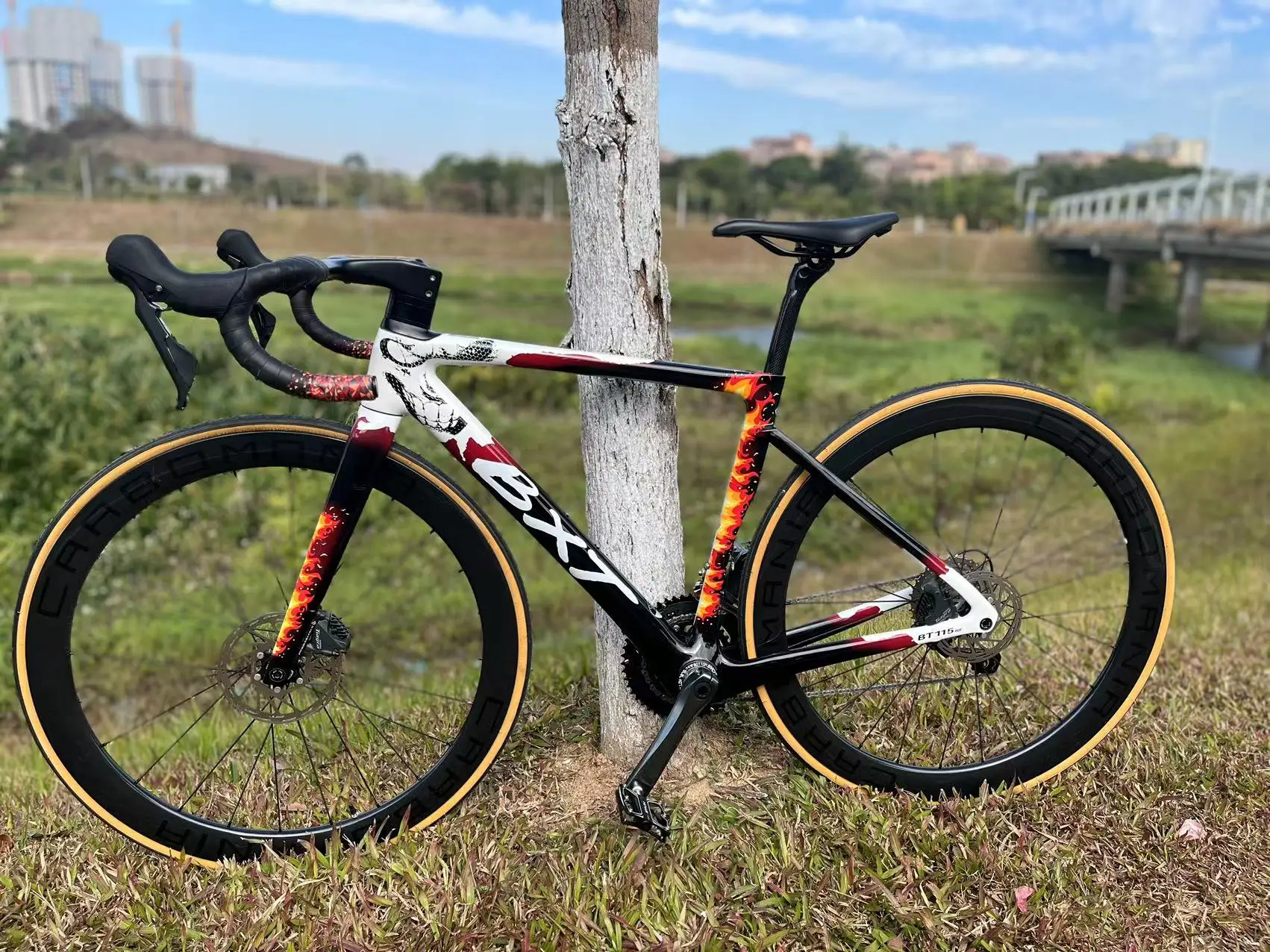 Фото Рама для шоссейного велосипеда BXT Carbon Disc Brake, скрытая проводка, руль, сверхлегкая рама. №4
