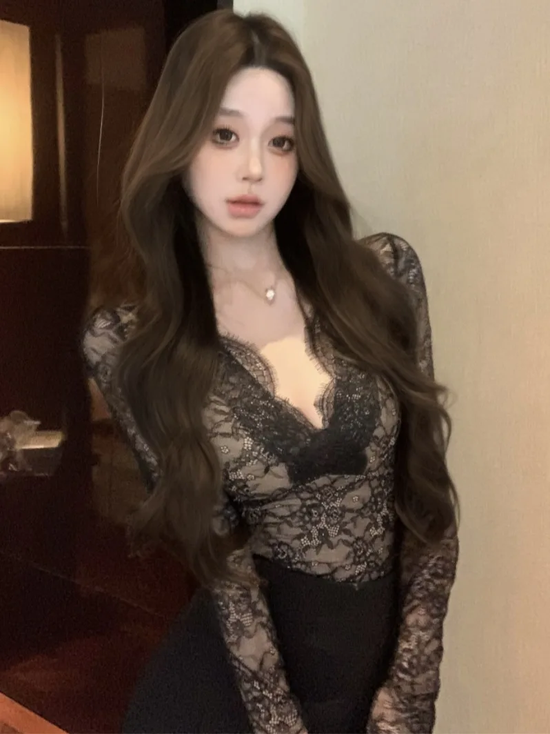 Сексуальный слегка прозрачный кружевной топ с длинными рукавами и v-образным