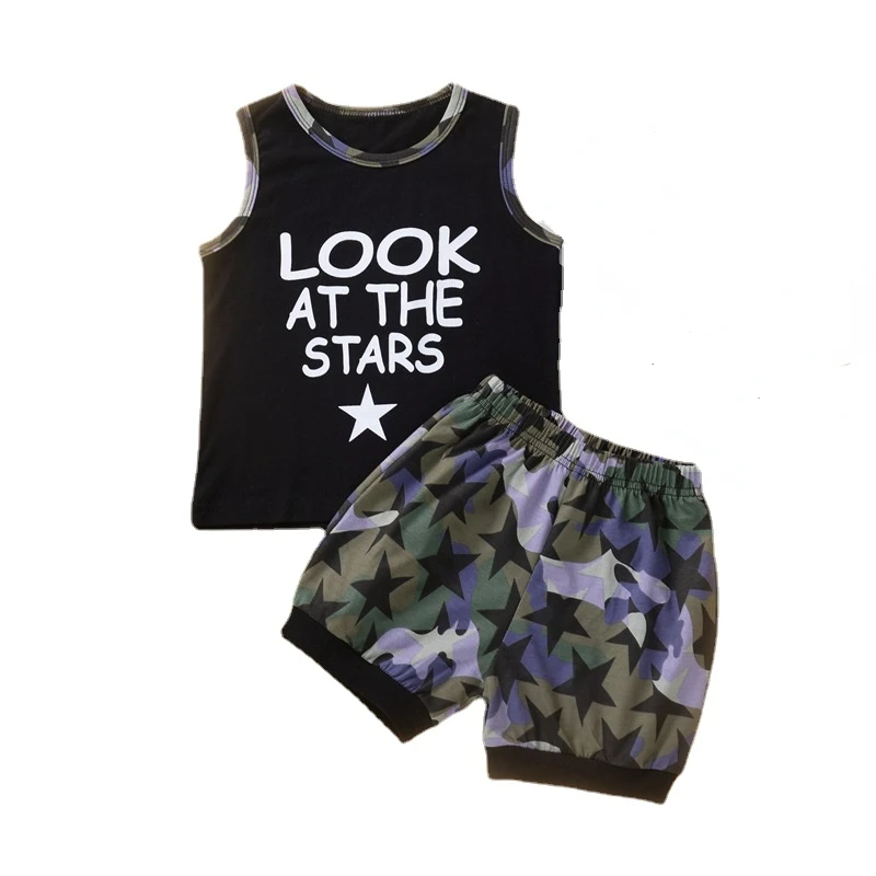 

Летняя Новинка, детская одежда, модный костюм из двух предметов с буквенным принтом, черный топ без рукавов + камуфляжные шорты, комплекты дл...