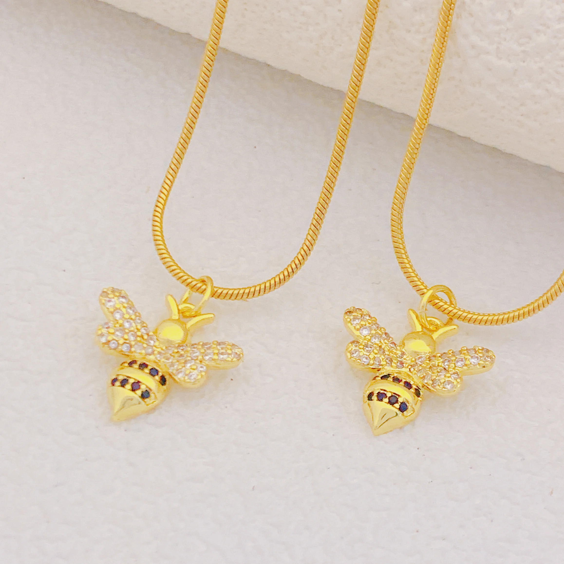 

Новое ожерелье с пчелой, милое модное женское ожерелье-чокер для девушек, очаровательное золотое ожерелье с кулоном, ювелирные изделия, пря...