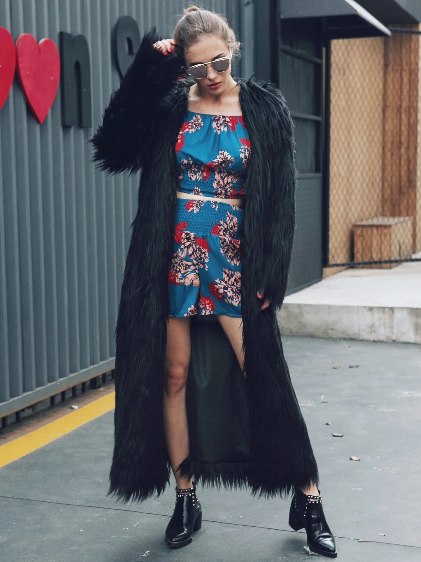 Women's Leather Fur Coat Winter Warm Ultra-Long Faux Leather Coat  Faux Wool Floating Wool Coat Women's Long Faux Fur Coat