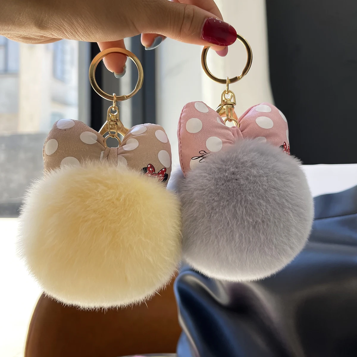 

Disney Minnie Key Chain Cartoon Bow Pom-pom Key Ring Pendant Car Bag Ornament Fashion Parts Toy Plush Doll School Bag Pendant