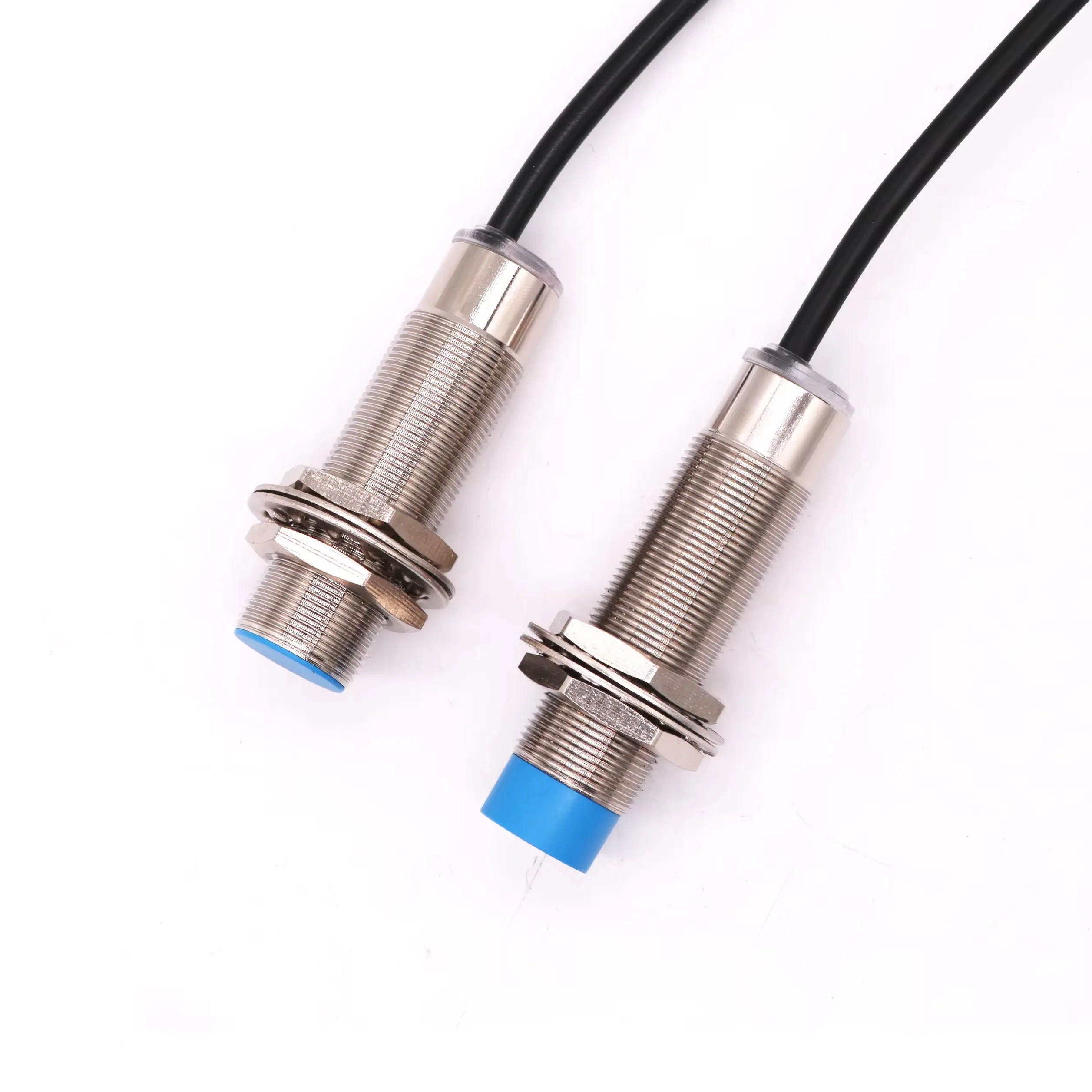 Фото Индуктивный датчик приближения GT12GS-04BPB, ультракороткий, широкотемпературный, с дистанцией срабатывания 4 мм, для скрытого монтажа, выход PNP NC №1