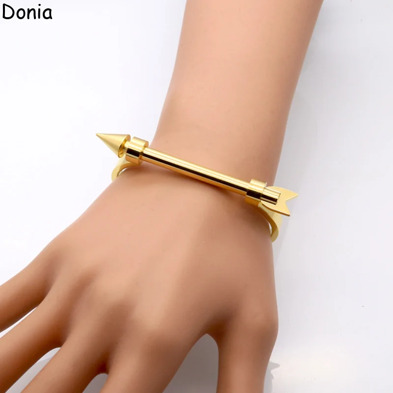 

Donia jewelry European and American fashion stainless steel arrow opening titanium steel C-shaped screw bracelet punk bracelet