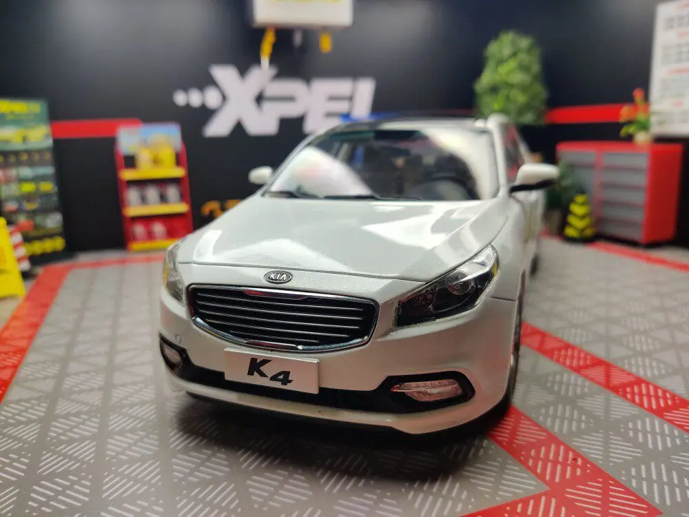 Фото Коллекционная модель автомобиля Dongfeng Yueda Kia K4 из литого металла в масштабе 1:18 с открывающимися дверями, оригинальный сувенир, подарок, предмет для демонстрации №1