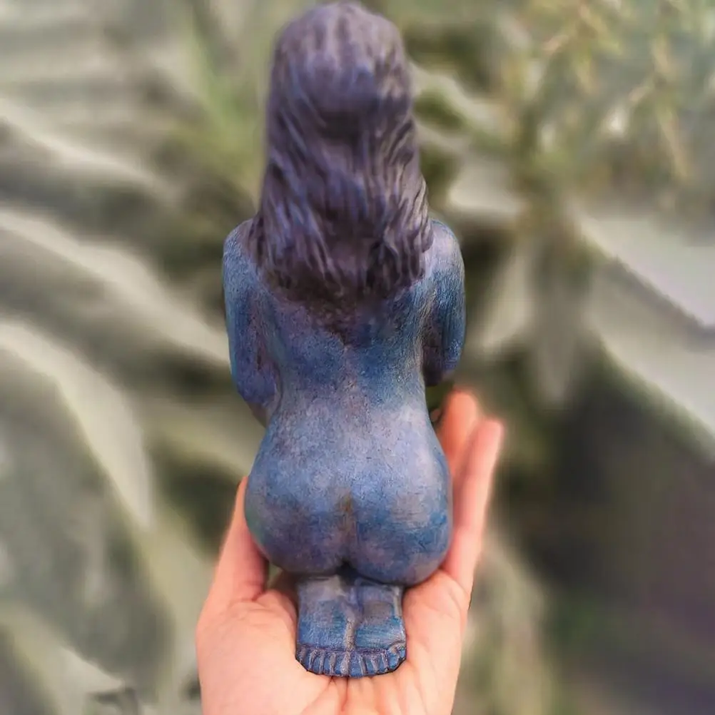 Статуя самовлюбленной и восстанавливающей богини поделки из смолы