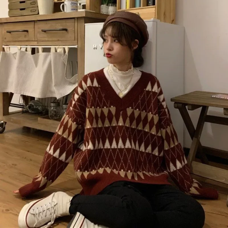 

Новинка 2022, Женские винтажные шикарные пуловеры в Корейском стиле с узором ромбиками и V-образным вырезом, популярные зимние женские свитер...