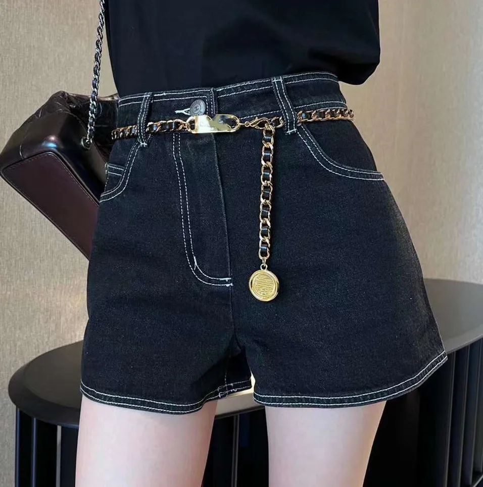 

Female Fashion Casual Summer Cool Women Denim Booty Shorts High Waists Leg-openings High Street Metal Chain Sexy Short