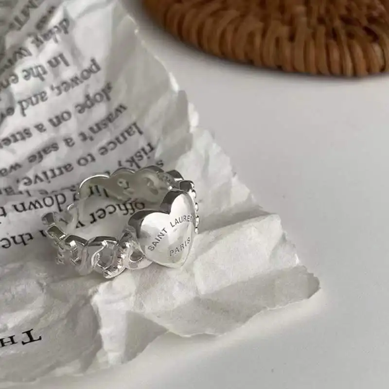 Женское кольцо серебряного цвета с квадратным фианитом | Украшения и аксессуары