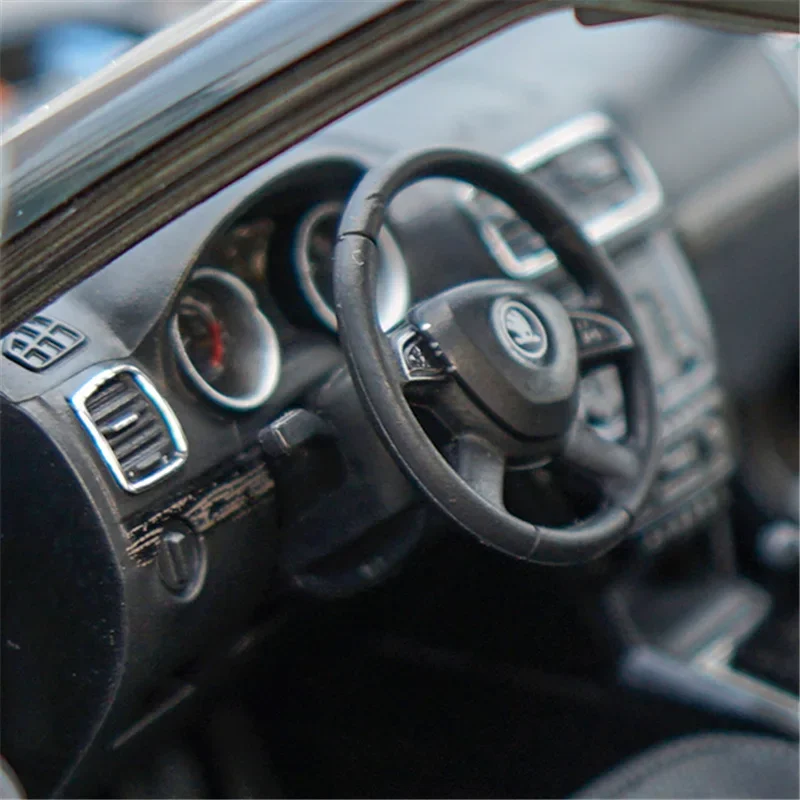 Фото Наклейка на автомобиль для модели Skoda Yeti SUV 1:18, литая металлическая модель внедорожника, высокодетализированная коллекционная модель автомобиля для города и бездорожья №5