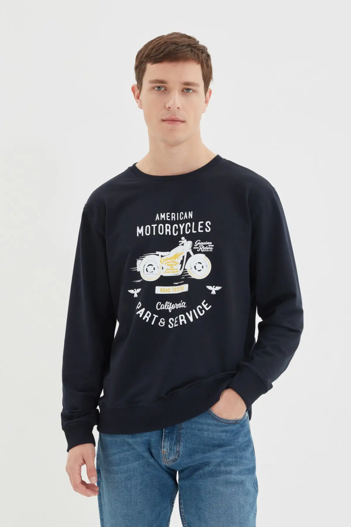 

Trendyol Men 'S Regular Fit Sweatshirt TMNAW22SW1223