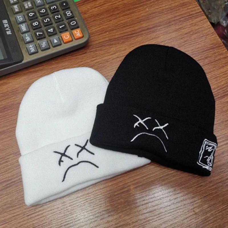 Шапка-бини с вышивкой вязаная шапка лицом грустного мальчика для зимы Модные
