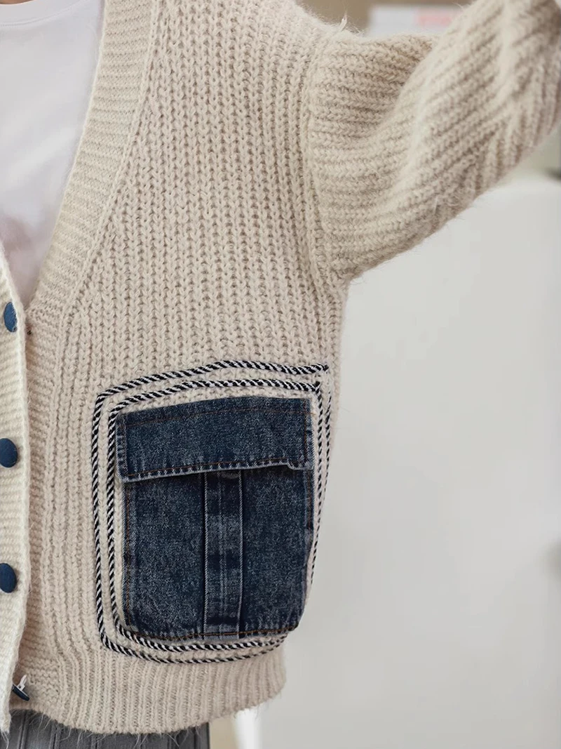 Женский трикотажный кардиган с V-образным вырезом карманами