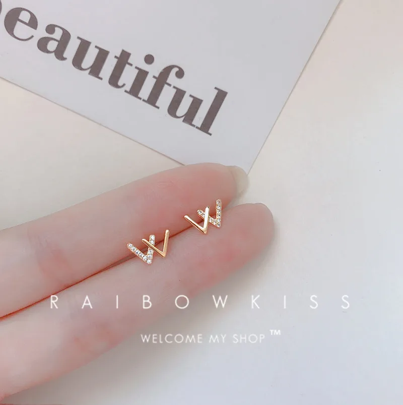 

Серьги с буквой 14 K gold w, японский и корейский темпераментные серьги с сеткой, красные, зарубежные, двойной v, маленькие темпераментные серьги