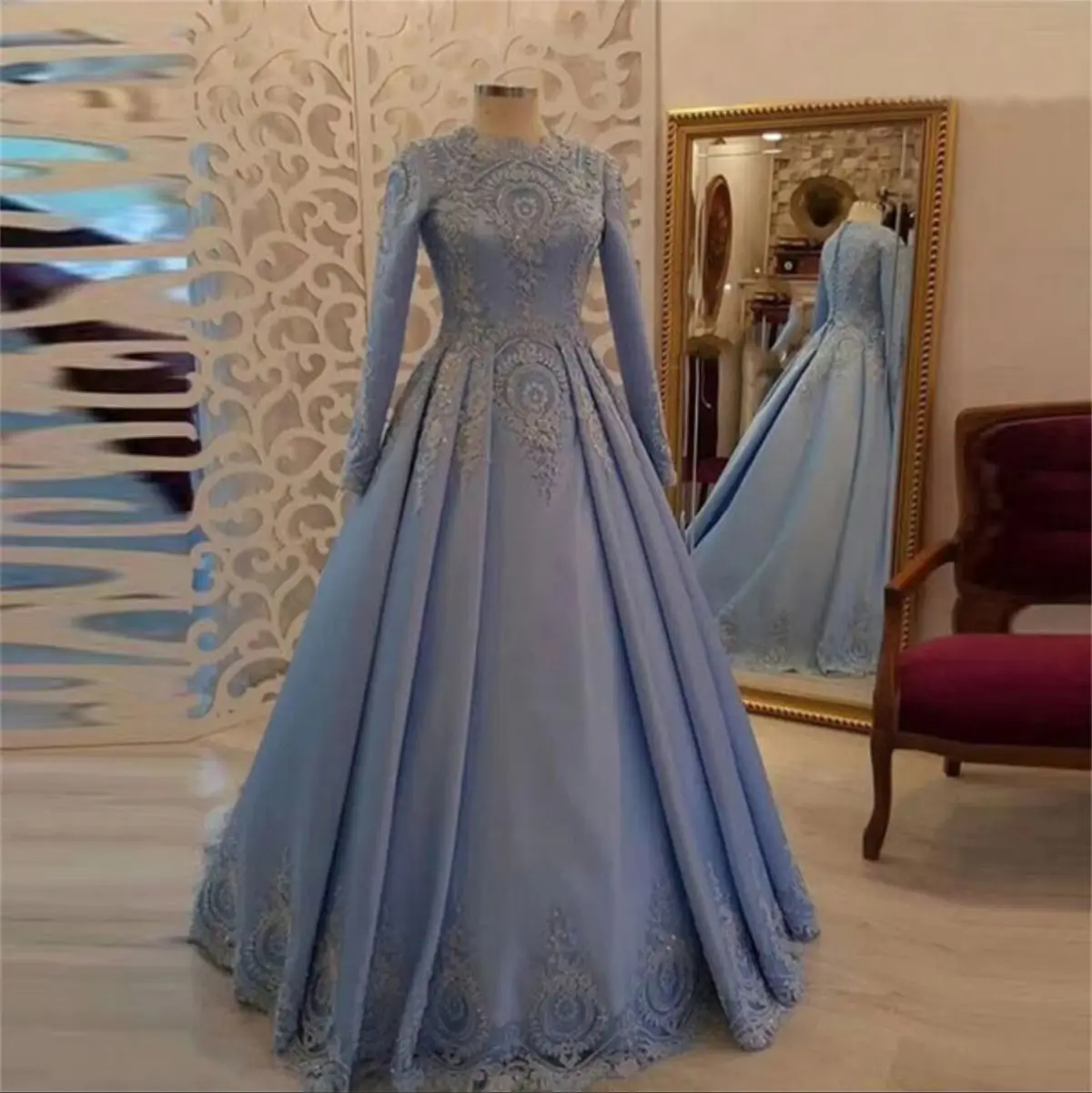 Скромное арабское мусульманское вечернее платье с длинными рукавами и высоким