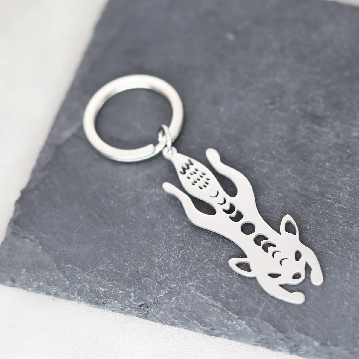 

Animal Fox Phase of the Moon Keychain for Women Stainless Steel Pendant Lunar Chiaroscuro Divination Amulet Key Jewelry Gifts