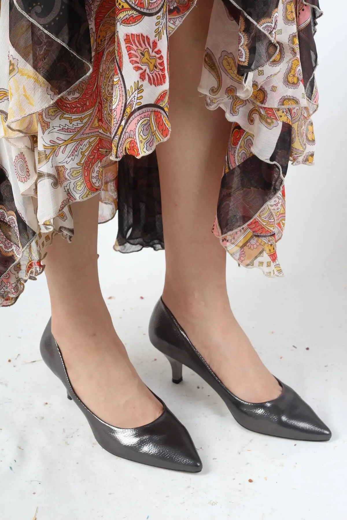 Туфли на тонком каблуке-туфли шпильке платинового и серого цвета ручной