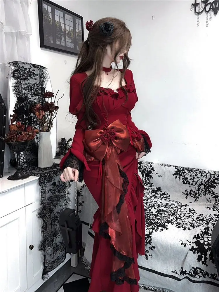 Женское винтажное платье с разрезом