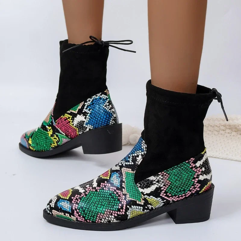 

Зимние женские короткие ботинки, новые модные европейские и американские трендовые ботинки на толстом каблуке с острым носком, женская уличная повседневная обувь для банкета