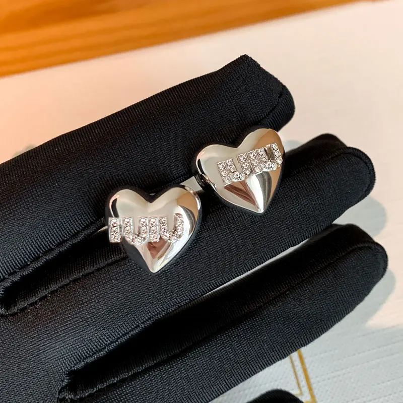 

Серебряные трехмерные серьги-сердечки с бриллиантами и лентой для матери, женские летние маленькие серьги высокого качества с холодным вет...