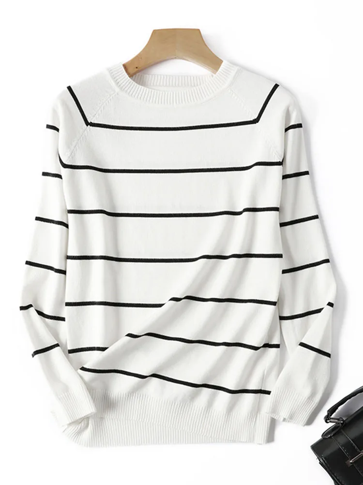 Женский пуловер с длинным рукавом в полоску круглым вырезом