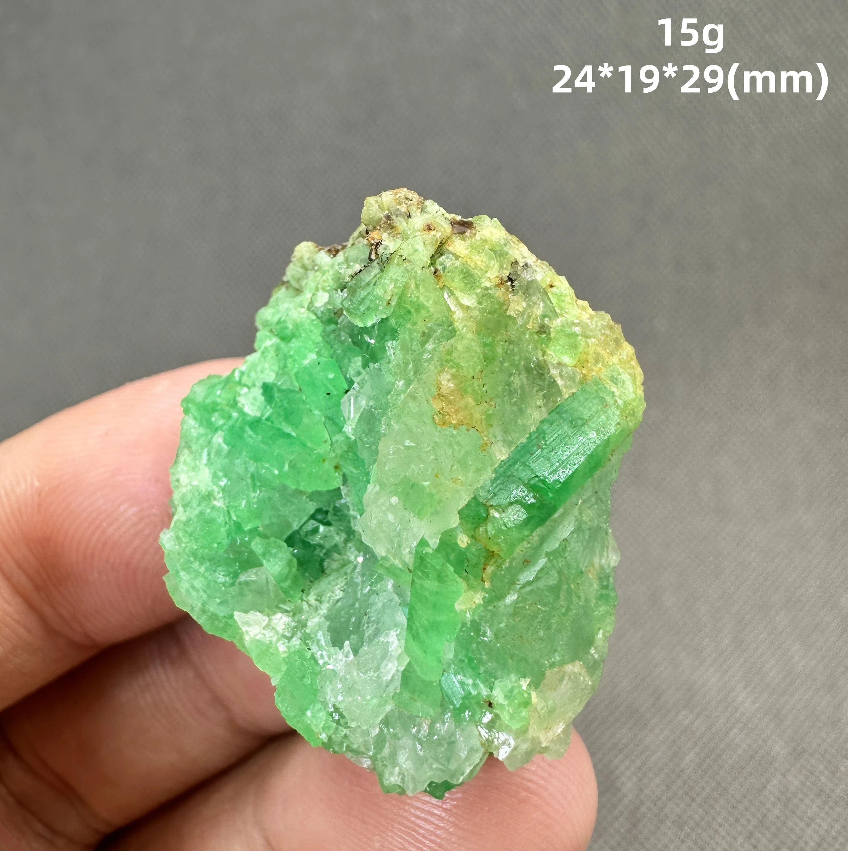 

Изумрудный минеральный образец QIANCHUAN