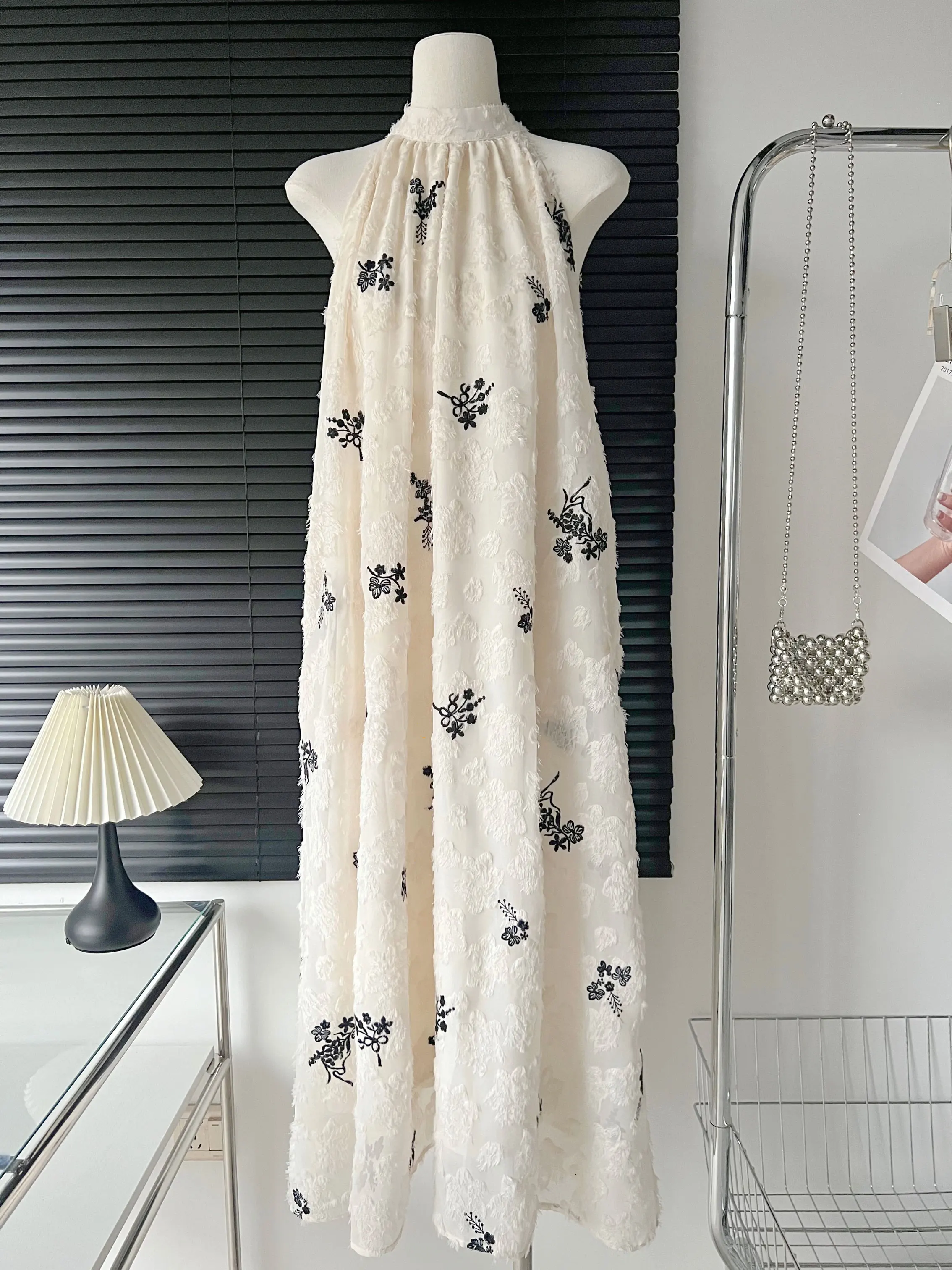 

Summer Loose Long Dress Women Casual Flower Embroidery Sleeveless Female Outfits Beach Maxi Dresses Robe Draped Dress