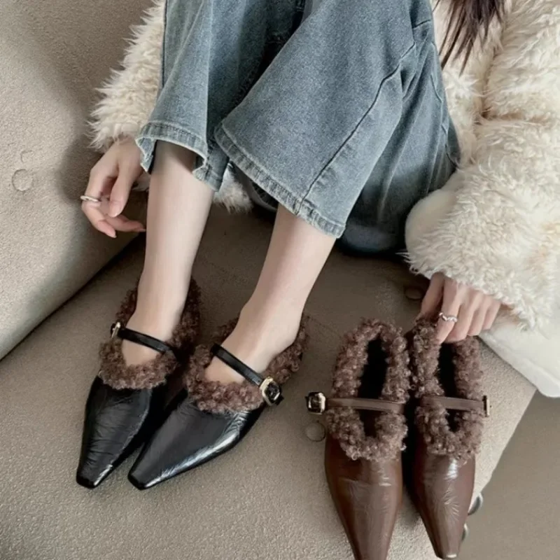 Женские пикантные ботинки челси с меховым острым носком элегантные ботильоны на