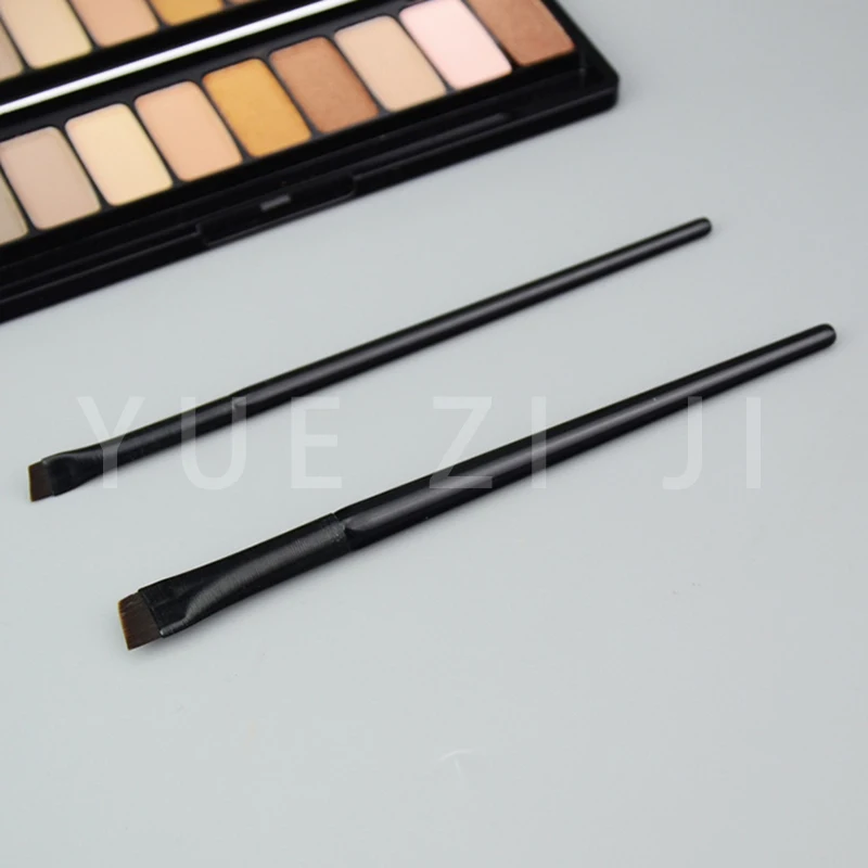 the go

Переносной набор кистей для подводки глаз и контуринга бровей профессиональный инструмент для макияжа в любом месте.