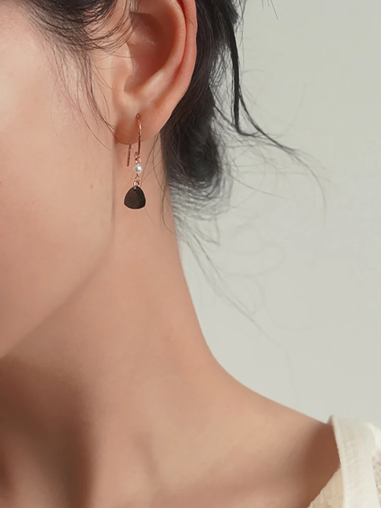 Yeajewel темперамент треугольник черный циркон жемчуг висячие серьги 925 серебряный