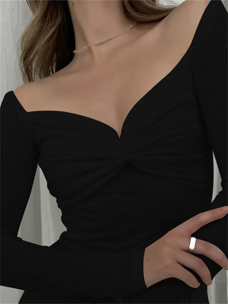 Женская блузка с длинным рукавом и квадратным вырезом