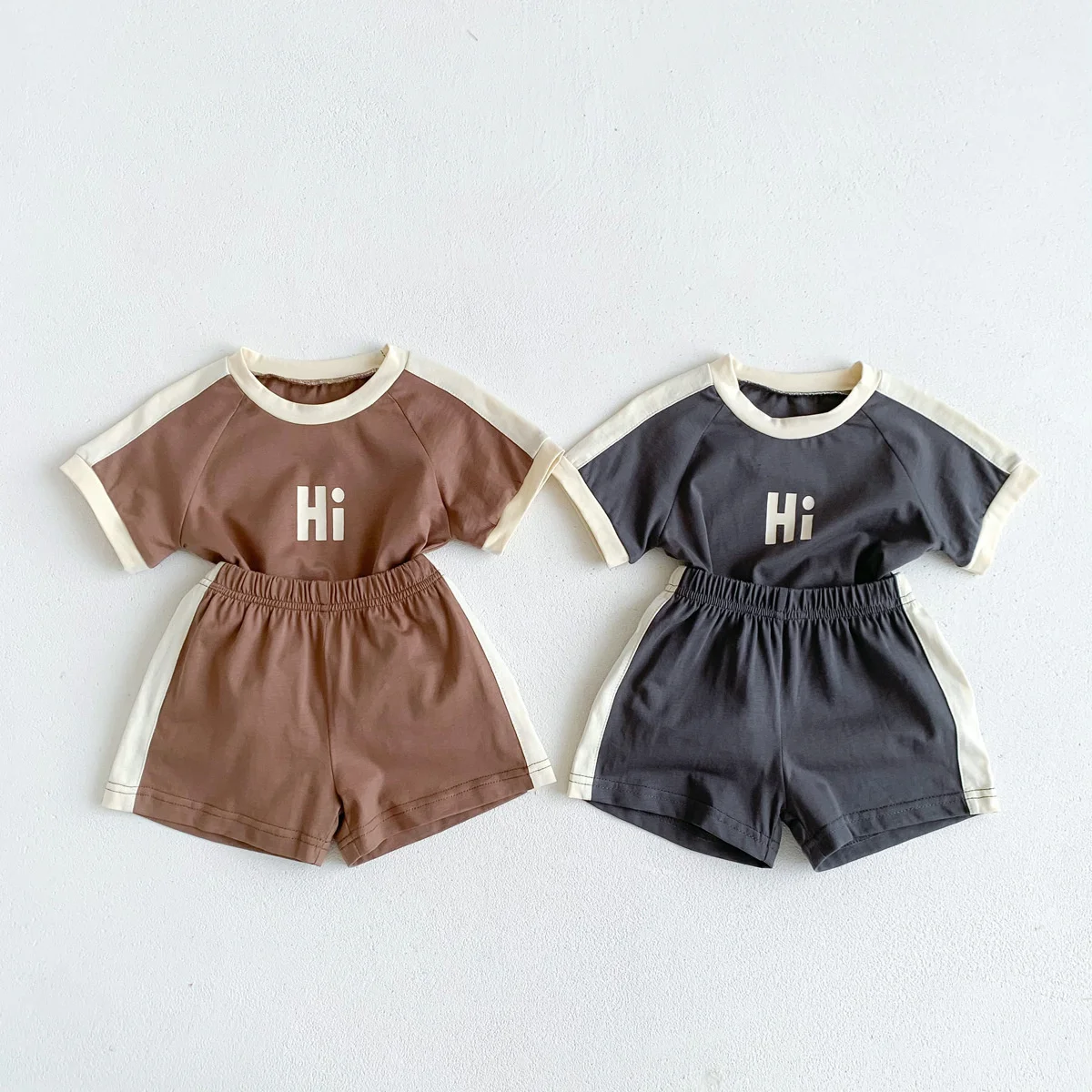 

Комплект летней хлопковой одежды для маленьких мальчиков, футболка с буквенным принтом в Корейском стиле и свободные шорты, комплект из 2 предметов для младенцев в стиле унисекс