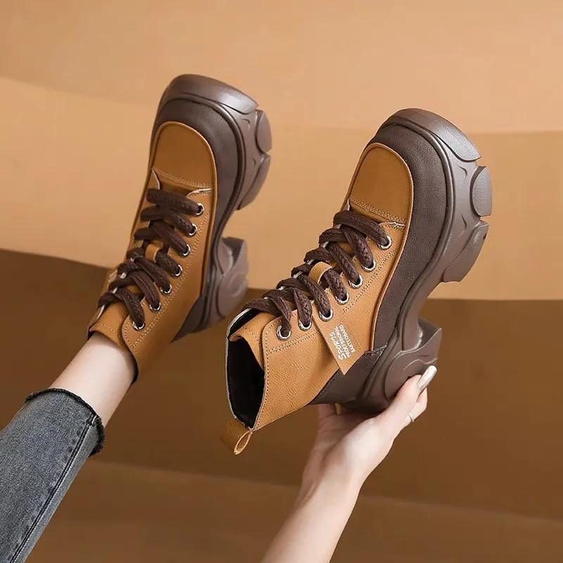 Женские ботинки на шнуровке зимние смешанных цветов с круглым носком короткие