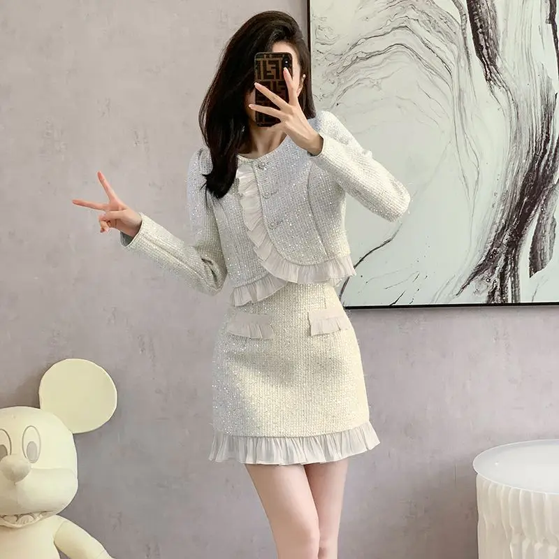 Женский элегантный костюм-двойка во французском стиле весна 2024