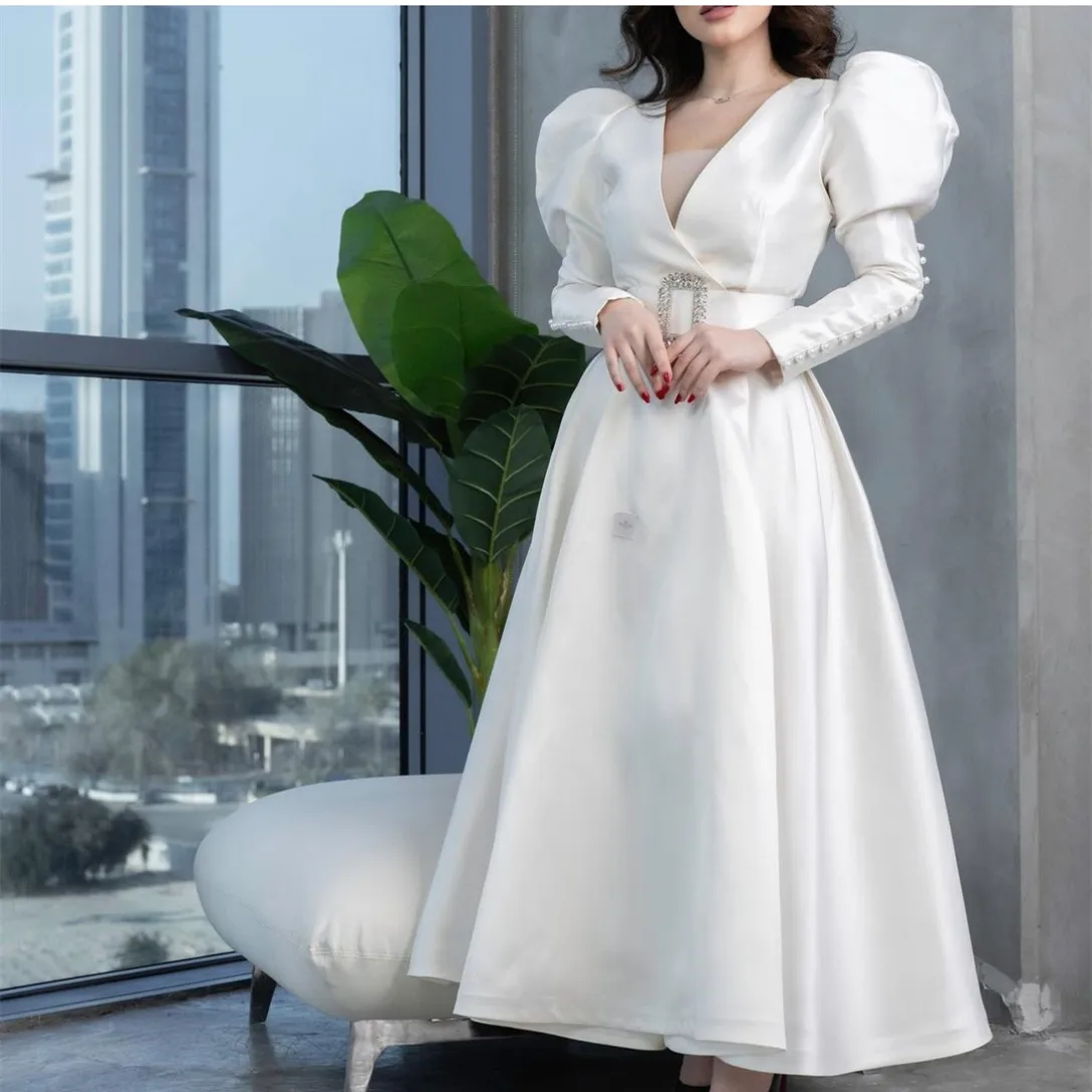 Элегантное Длинное атласное вечернее платье цвета слоновой кости с карманами