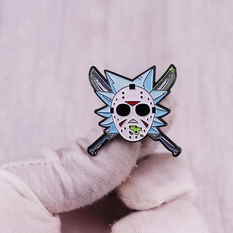 Жесткая эмалированная брошь в виде пятничной 13-го Джейсона с изображением маски