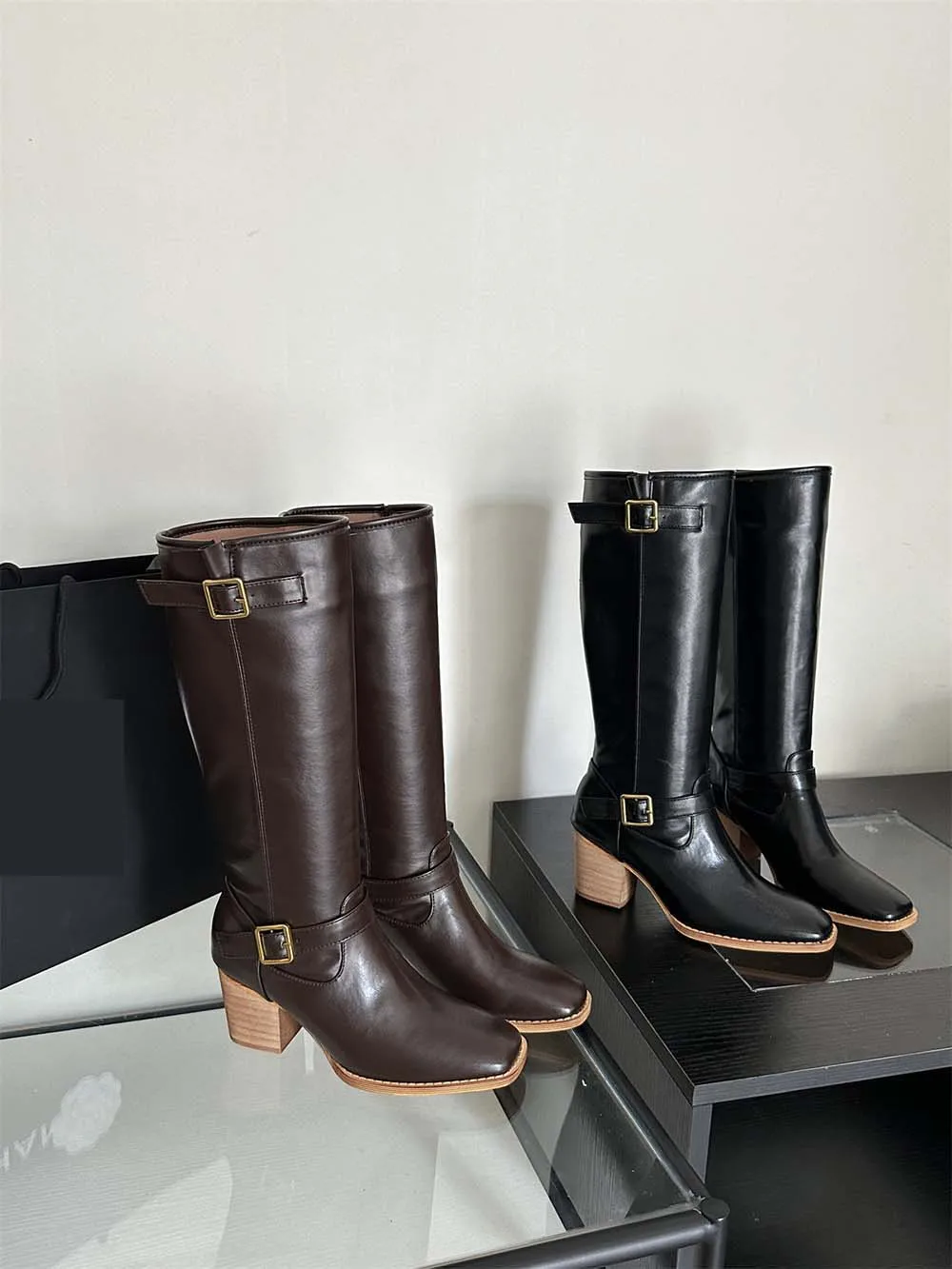 

Женские сапоги без застежки, черные или коричневые сапоги до колена, на толстом высоком каблуке, с ремешком и пряжкой, обувь в западном стиле, размеры 39, для зимы