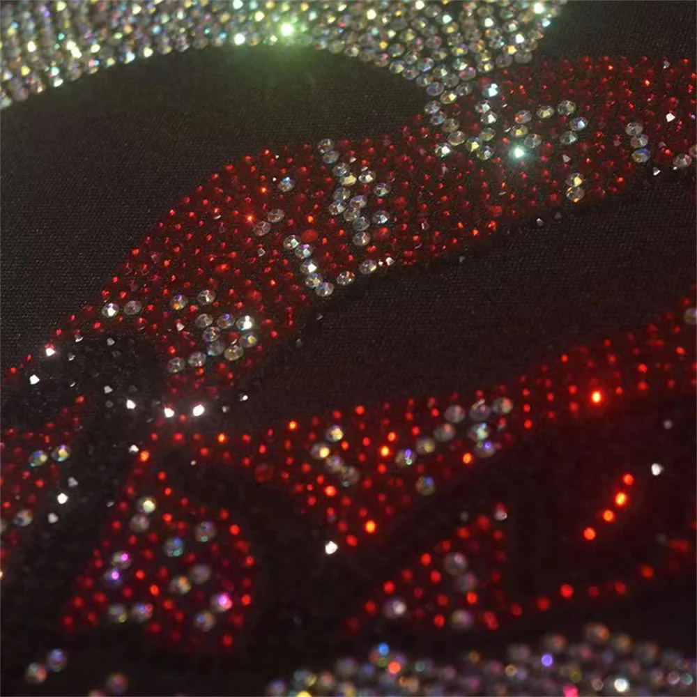 Нашивка с надписью love на одежду