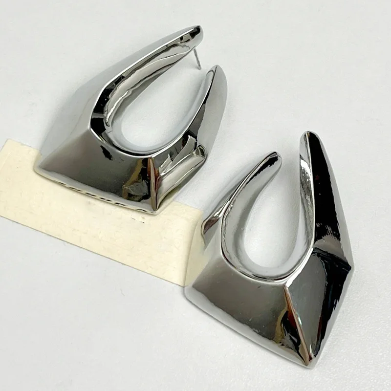 Полевая тяга полная нерегулярных шпилек преувеличенные атмосферные серьги