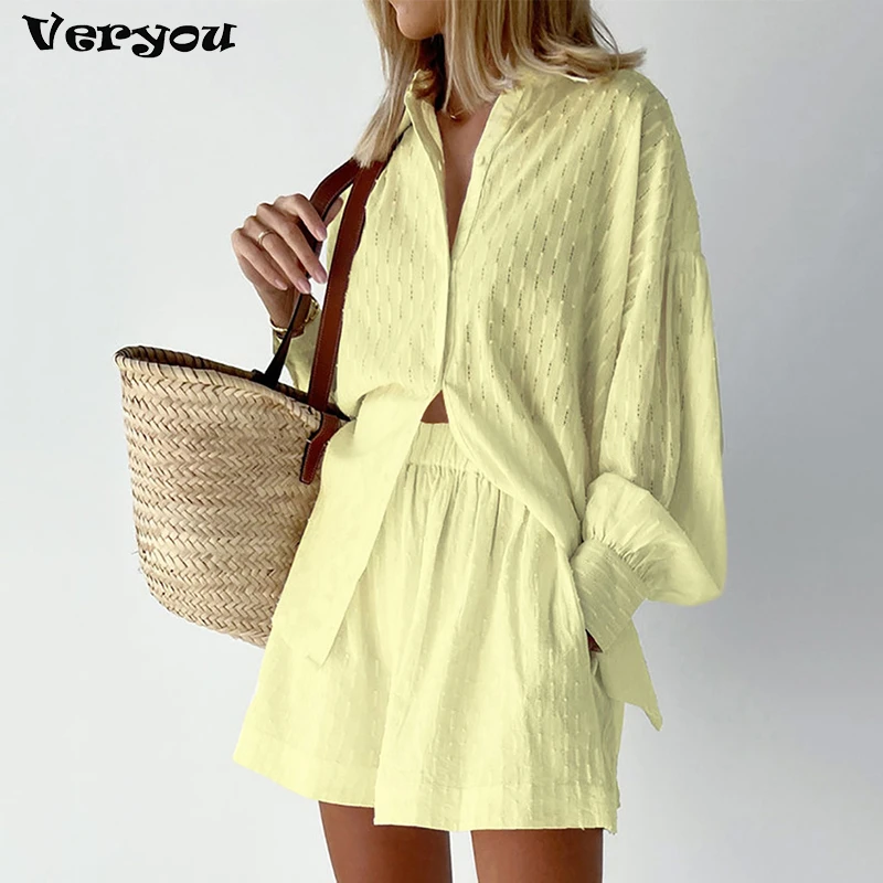 

Женский однобортный костюм, рубашка с длинным рукавом и отложным воротником и шорты с карманами, модный однотонный свободный комплект из 2 п...