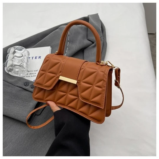 Кофейная женская сумка 2024 модная на плечо из полиуретана и ПВХ для девушек