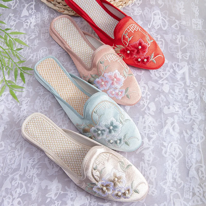 Летние женские тапочки в этническом стиле с вышивкой