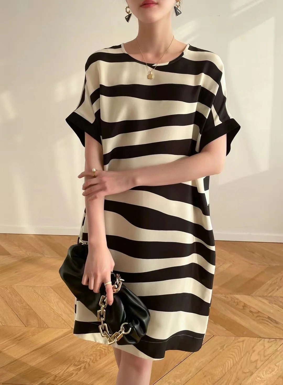 

2023 spring and summer women's clothing fashion new round Neck Striped Dress 0504