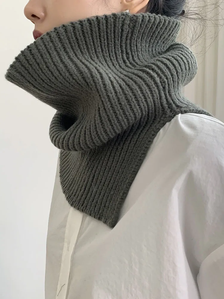 

Шарф-хомут женский зимний трикотажный, с отложным воротником