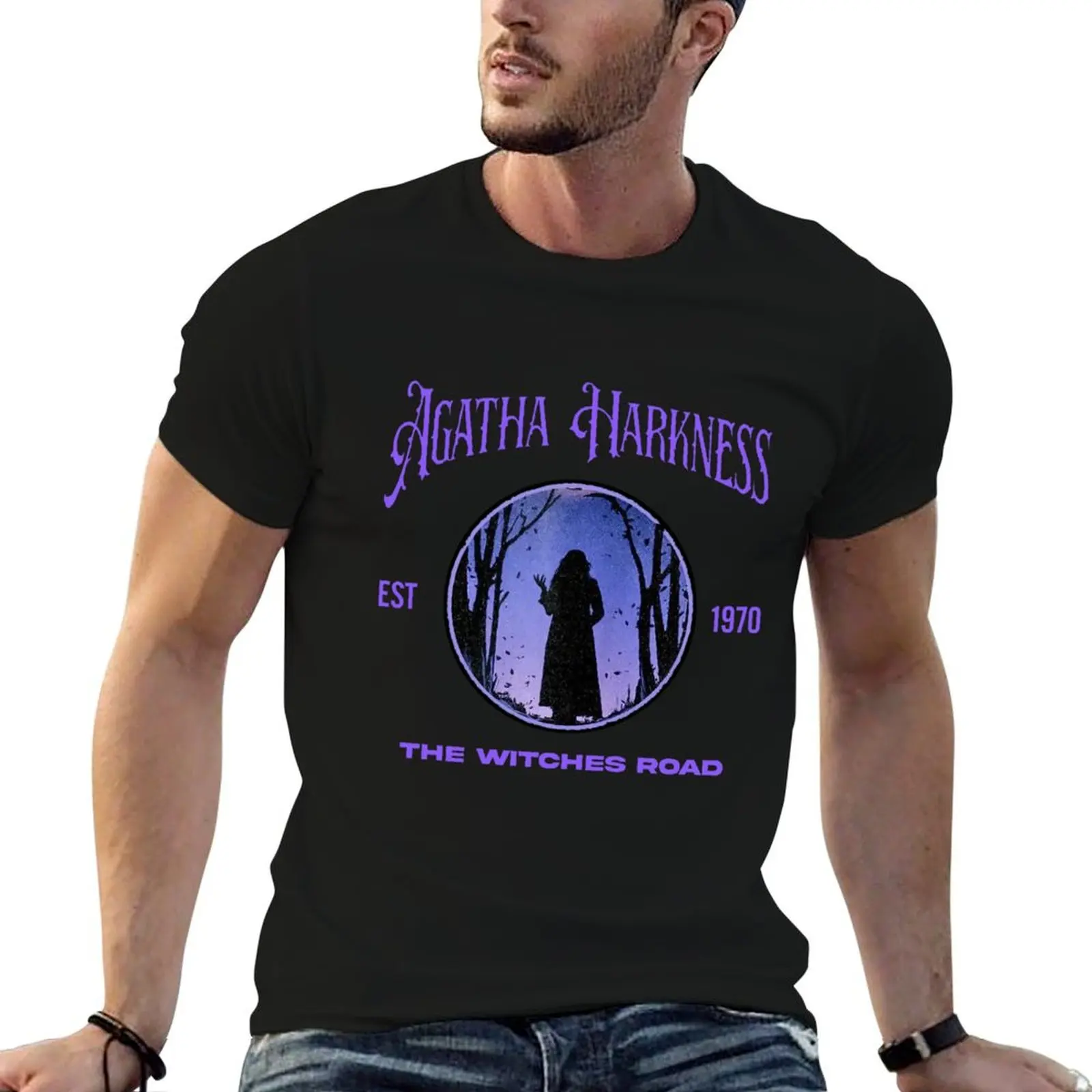 Фото Футболка Agatha Harkness The Witches Road Est 2024, футболки с принтами, мужская футболка, мужские футболки с графическим рисунком №1