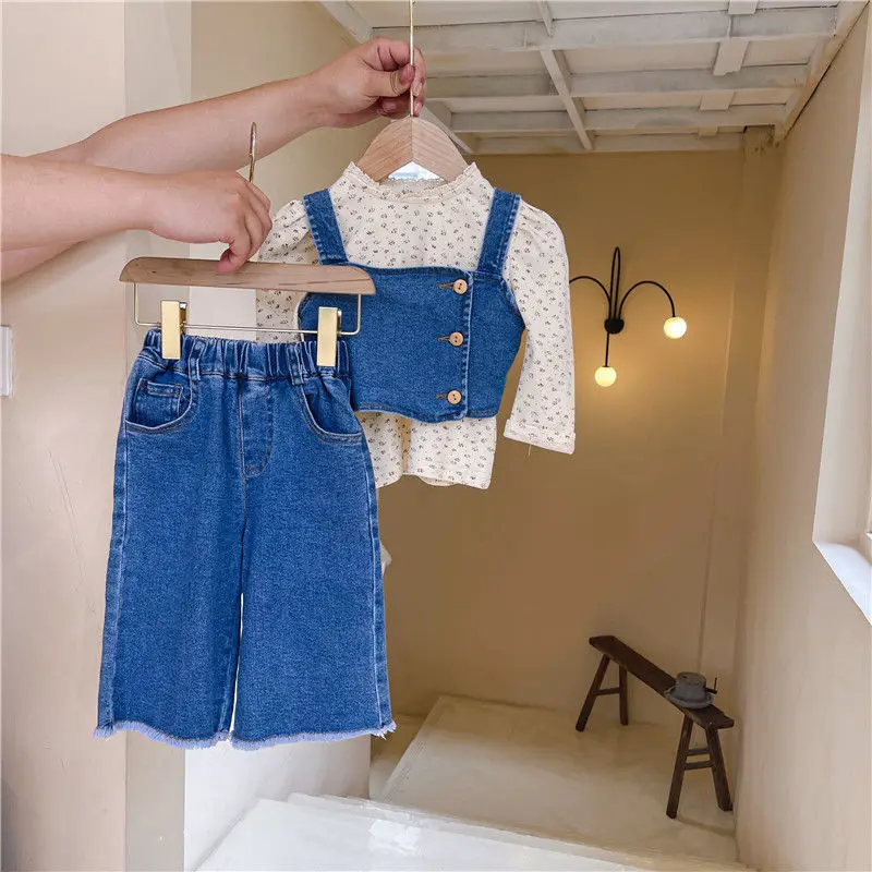 Купи Girls Autumn 3Pcs Sets Korean Style Outfit Cotton Strap Vest+Flare Pant+Shirt Suits Kids Jean Clothing Suit Girls Clothes 3-7Y за 1,196 рублей в магазине AliExpress