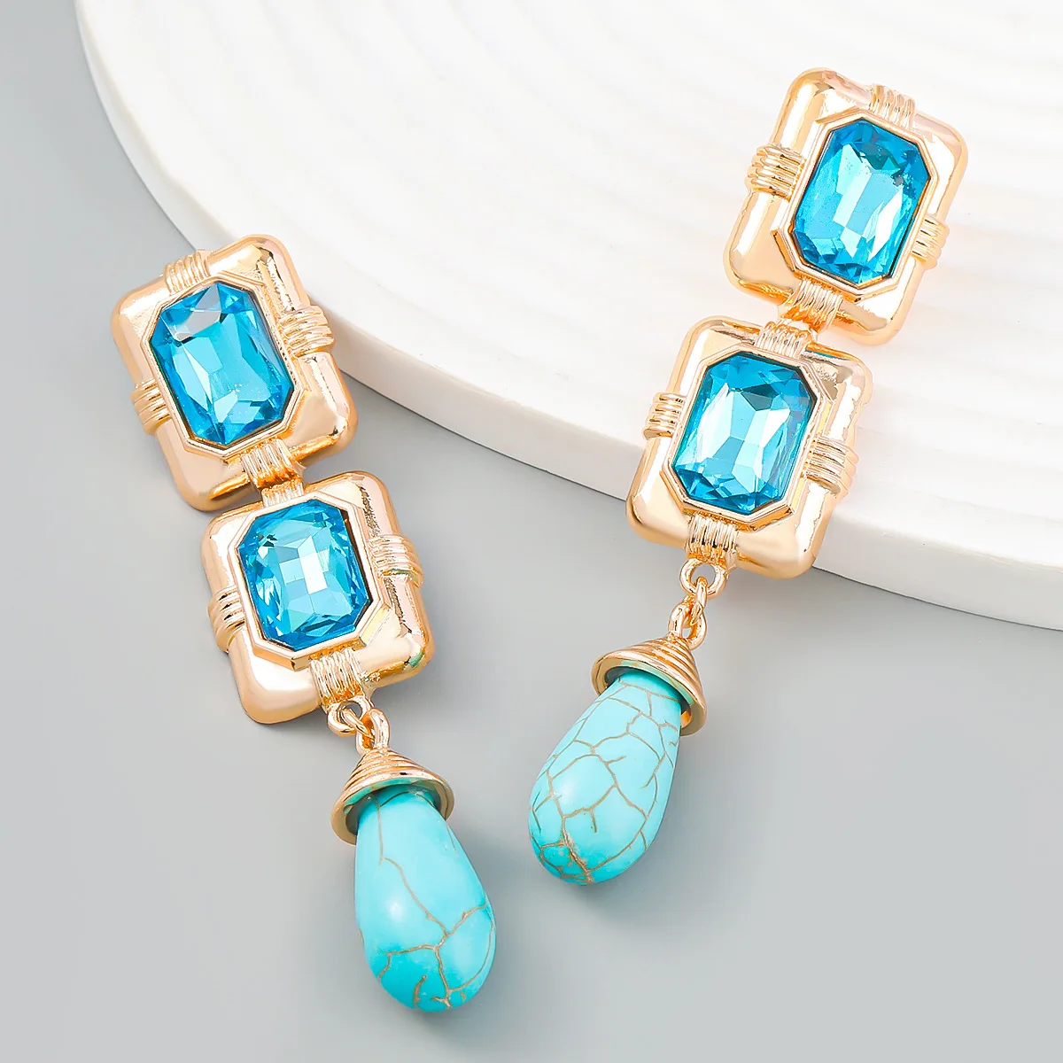 Vintage Long Drop Earrings Statement Metal Rhinestone Turquoise Water Drop Pendant Earrings for Women Fashion Party Jewelry Gift