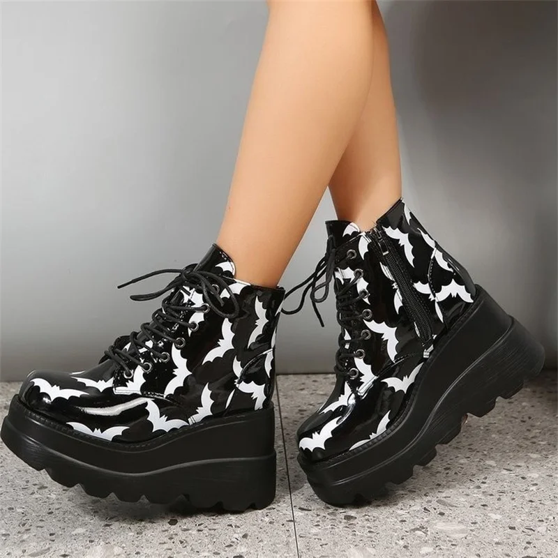 New Design Platform Gothic Ankle Booties Women Lace Up Bat Motorcycle Boots Casual Autumn Winter Halloween Shoes