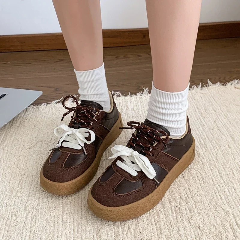 2024Осенне-зимние новые белые туфли для спорта и отдыха на толстой подошве